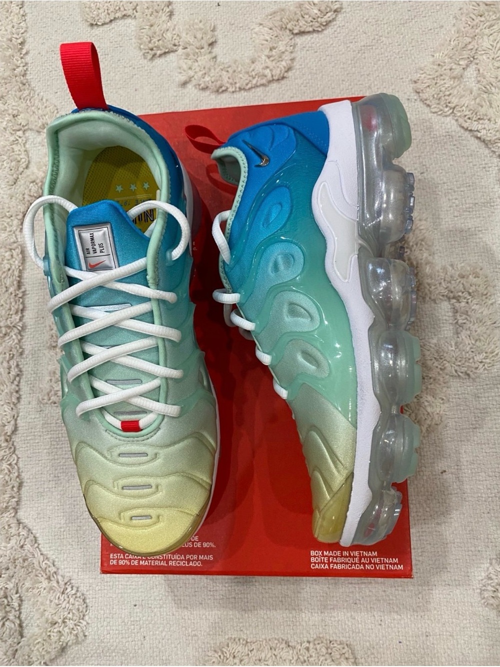 New womens Nike Sz 7.5 shoes Air Vapormax plus
